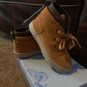 Toddler boys London fog boots size 10c